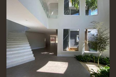 Casa à venda com 4 quartos, 542m² em Alphaville Residencial Zero, Barueri