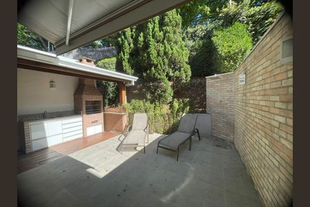 Casa à venda com 3 quartos, 222m² em Vila Tramontano, São Paulo