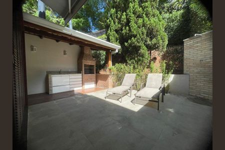 Casa à venda com 3 quartos, 222m² em Vila Tramontano, São Paulo