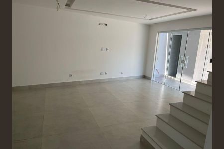 Casa de condomínio à venda com 220m², 4 quartos e 2 vagas