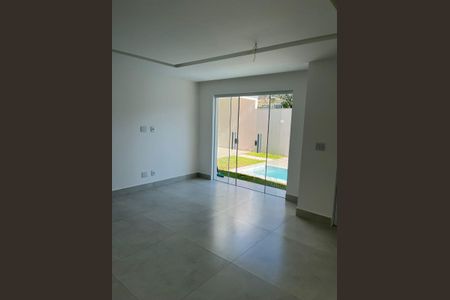 Casa de condomínio à venda com 220m², 4 quartos e 2 vagas