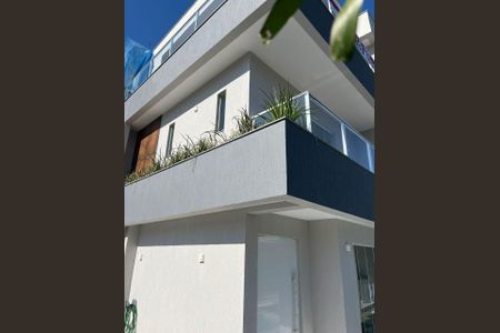 Casa de condomínio à venda com 220m², 4 quartos e 2 vagas