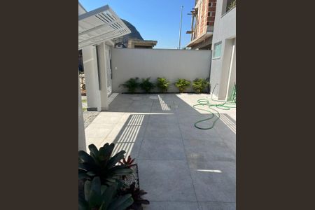 Casa de condomínio à venda com 220m², 4 quartos e 2 vagas