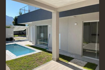 Casa de condomínio à venda com 220m², 4 quartos e 2 vagas