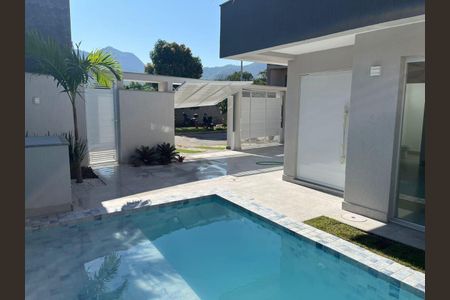Casa de condomínio à venda com 220m², 4 quartos e 2 vagas