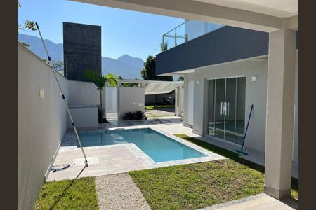Casa de condomínio à venda com 220m², 4 quartos e 2 vagas