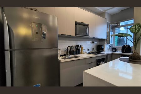 Apartamento à venda com 108m², 2 quartos e 1 vaga Apartamento à venda com 108m², 2 quartos e 1 vagaCozinha e Área de Serviço