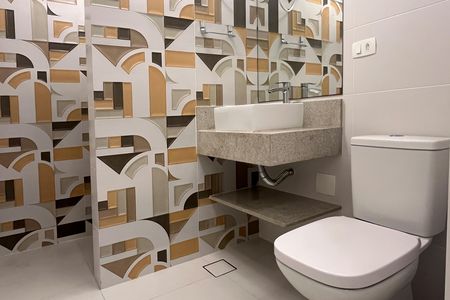 Banheiro de apartamento para alugar com 1 quarto, 58m² em Pompéia, Santos