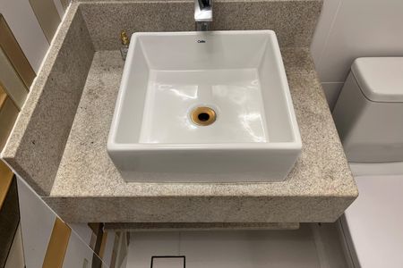 Banheiro de apartamento para alugar com 1 quarto, 58m² em Pompéia, Santos