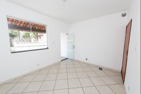 Casa para alugar com 4 quartos, 200m² em Bairro da Glória, Contagem