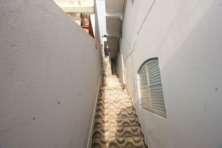 Casa à venda com 185m², 1 quarto e 2 vagas Casa à venda com 185m², 1 quarto e 2 vagasEscada