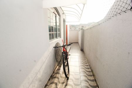 Casa à venda com 185m², 1 quarto e 2 vagas Casa à venda com 185m², 1 quarto e 2 vagasQuintal