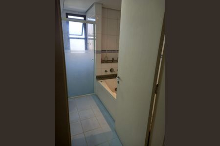 Apartamento à venda com 151m², 3 quartos e 2 vagas Apartamento à venda com 151m², 3 quartos e 2 vagasBanheiro social