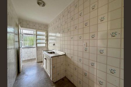 Cozinha de apartamento para alugar com 1 quarto, 48m² em Passo d’Areia, Porto Alegre
