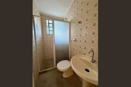 Banheiro de apartamento para alugar com 1 quarto, 48m² em Passo d’Areia, Porto Alegre