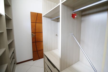 Casa para alugar com 250m², 4 quartos e 2 vagasCloset da suíte 