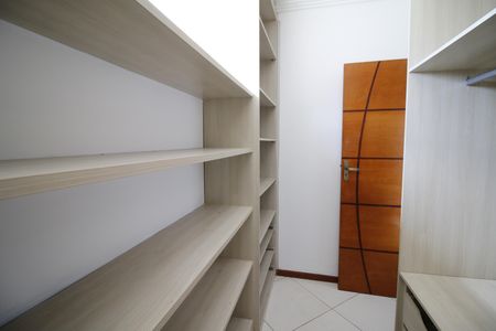 Casa para alugar com 250m², 4 quartos e 2 vagasCloset da suíte 