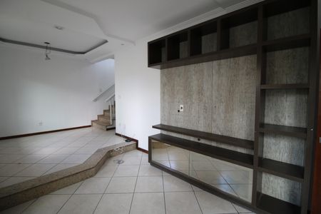 Casa para alugar com 250m², 4 quartos e 2 vagasSala