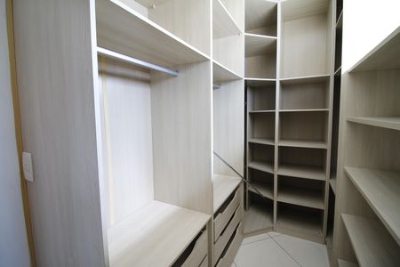 Casa para alugar com 250m², 4 quartos e 2 vagasCloset da suíte 