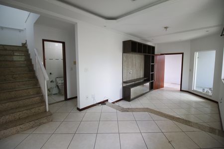 Sala de casa para alugar com 4 quartos, 250m² em Tanque, Rio de Janeiro