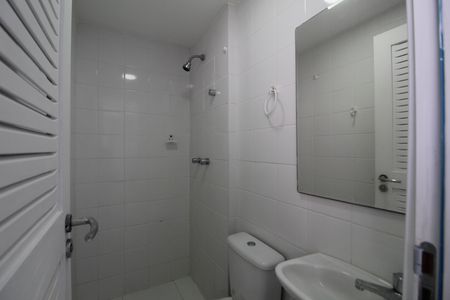 Banheiro de Serviço de apartamento para alugar com 4 quartos, 169m² em Barra Olímpica, Rio de Janeiro