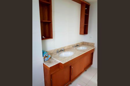 Apartamento para alugar com 169m², 4 quartos e 2 vagas
