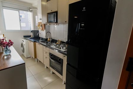 Apartamento à venda com 53m², 2 quartos e 1 vaga Apartamento à venda com 53m², 2 quartos e 1 vagaCozinha - Armários
