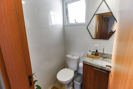 Apartamento à venda com 53m², 2 quartos e 1 vaga Apartamento à venda com 53m², 2 quartos e 1 vagaBanheiro