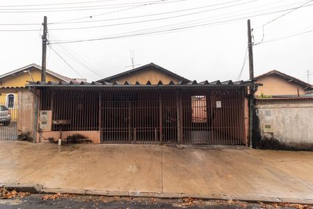 Casa para alugar com 250m², 3 quartos e 1 vaga Casa para alugar com 250m², 3 quartos e 1 vagaFachada