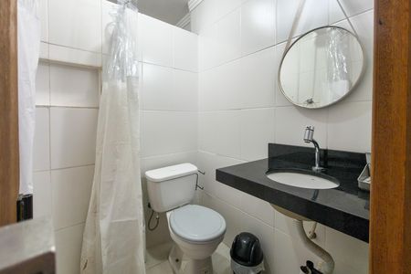 Banheiro da Suíte de apartamento para alugar com 1 quarto, 52m² em Guilhermina, Praia Grande