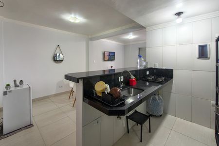 Cozinha  de apartamento para alugar com 1 quarto, 52m² em Guilhermina, Praia Grande