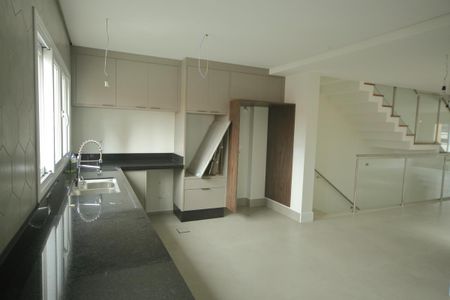 Casa à venda com 250m², 3 quartos e 5 vagasCozinha 