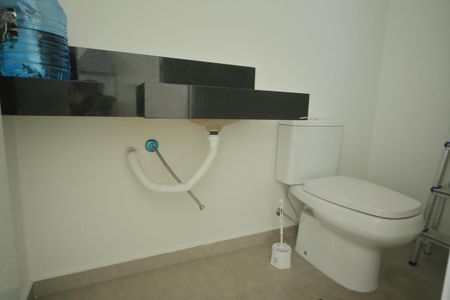Casa à venda com 250m², 3 quartos e 5 vagasBanheiro de serviço 