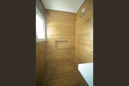 Casa à venda com 250m², 3 quartos e 5 vagasBanheiro  Suíte 1