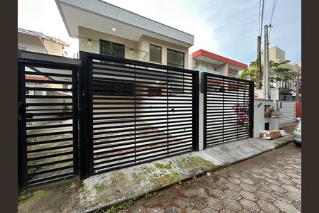 Casa para alugar com 100m², 3 quartos e 1 vaga Casa para alugar com 100m², 3 quartos e 1 vagaFachada