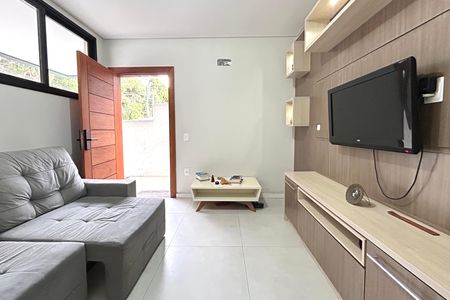 Casa para alugar com 100m², 3 quartos e 1 vaga Casa para alugar com 100m², 3 quartos e 1 vagaSala