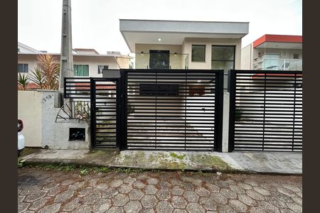 Casa para alugar com 100m², 3 quartos e 1 vaga Casa para alugar com 100m², 3 quartos e 1 vagaFachada