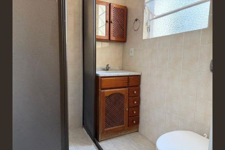 Banheiro de apartamento para alugar com 1 quarto, 48m² em Menino Deus, Porto Alegre