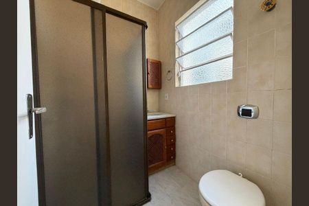 Banheiro de apartamento para alugar com 1 quarto, 48m² em Menino Deus, Porto Alegre