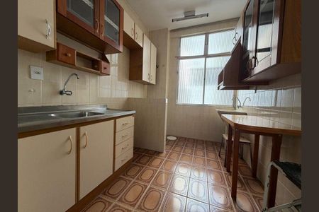 Cozinha de apartamento para alugar com 1 quarto, 48m² em Menino Deus, Porto Alegre