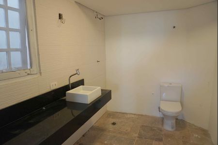 Casa de condomínio à venda com 450m², 2 quartos e 2 vagas Casa de condomínio à venda com 450m², 2 quartos e 2 vagasBanheiro de serviço