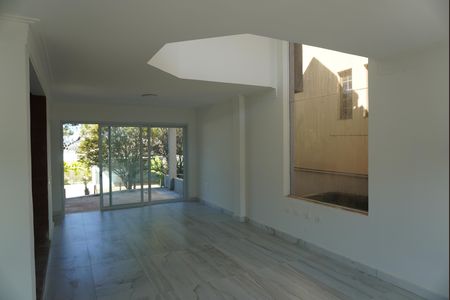 Sala de casa de condomínio para alugar com 2 quartos, 450m² em Alphaville, Santana de Parnaíba