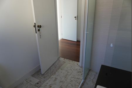 Casa de condomínio à venda com 450m², 2 quartos e 2 vagasBanheiro da Suíte 1