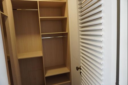 Casa de condomínio à venda com 450m², 2 quartos e 2 vagasCloset da suíte 2