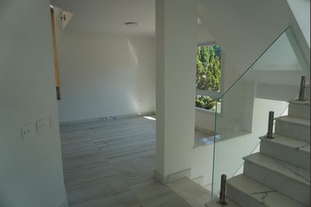 Casa de condomínio à venda com 450m², 2 quartos e 2 vagasSala
