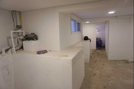 Casa de condomínio à venda com 450m², 2 quartos e 2 vagas Casa de condomínio à venda com 450m², 2 quartos e 2 vagasÁrea de Serviço