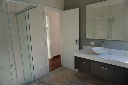 Casa de condomínio à venda com 450m², 2 quartos e 2 vagasBanheiro da Suíte 3