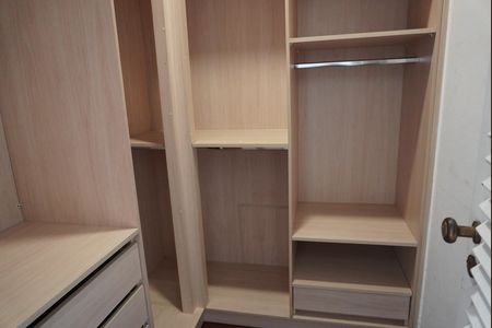 Casa de condomínio à venda com 450m², 2 quartos e 2 vagasCloset da suíte 3