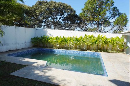 Casa de condomínio à venda com 450m², 2 quartos e 2 vagas Casa de condomínio à venda com 450m², 2 quartos e 2 vagasPiscina