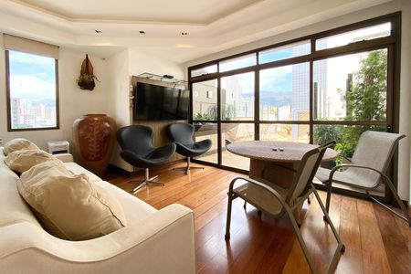 Apartamento à venda com 358m², 4 quartos e 4 vagas Apartamento à venda com 358m², 4 quartos e 4 vagasSala de Estar